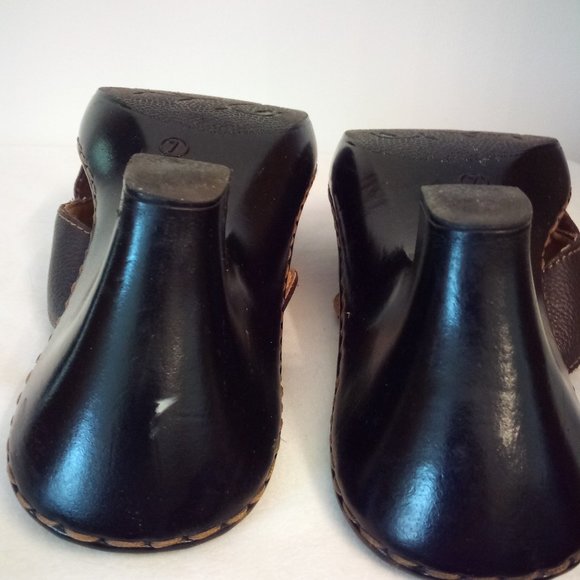 📚 Leather Slip On Sandals - Picture 3 of 5